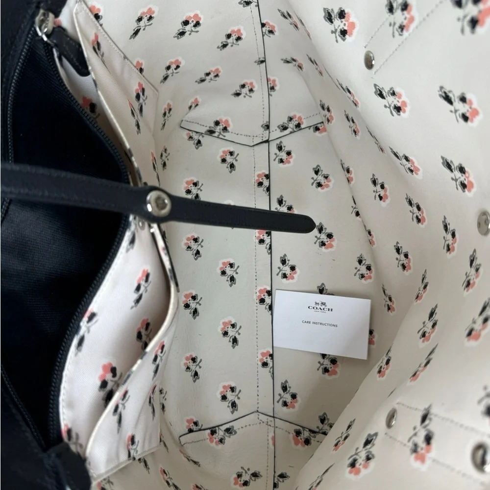 COACH MARKET TOTE IN BLACK PEBBLE LEATHER F36358 BRAMBLE CHALK FLORAL BAG